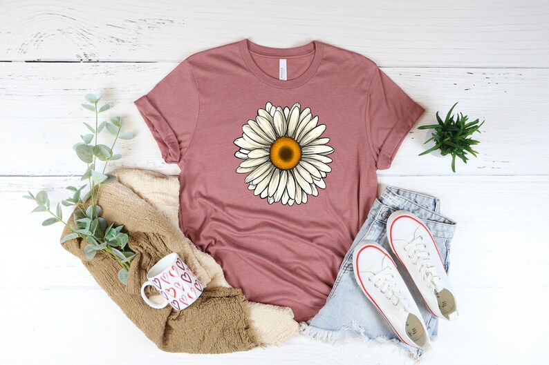 White Daisy T-Shirt, Wild Flowers Shirt, Floral Tshirt, Ladies Shirts, Best Friend Gift, Flower Shirt, Gift for Women,Gift For Mom